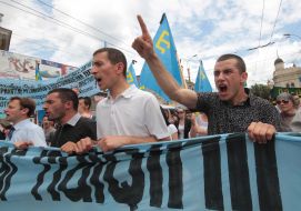 Крымские татары на митинге