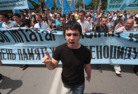 Крымские татары на митинге