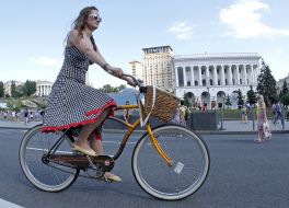 Участница "Велопарада в клеточку"