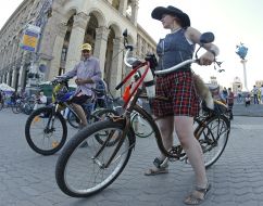 Участники "Велопарада в клеточку"