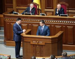 Віталій Захарченко виступає перед депутатами