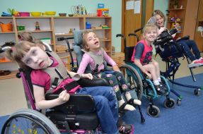 Дети в инвалидных колясках