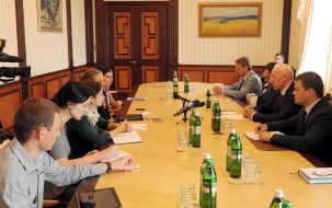Meeting of Nikolay Azarov with journalists which participated in "the taciturn action"