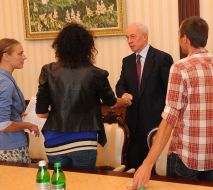 Meeting of Nikolay Azarov with journalists which participated in "the taciturn action"
