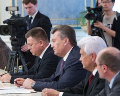 Viktor Yanukovich and Pavel Lededev