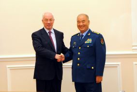 Nikolay Azarov and Xu Qiliang