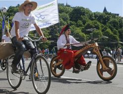 Participants of paradu "bicycle day"