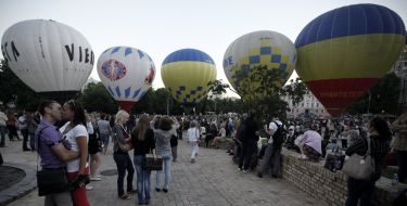 «Evening radiance of balloons on Mikhaylovskaya» shaw in Kiev