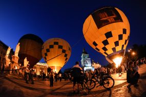 «Evening radiance of balloons on Mikhaylovskaya» shaw in Kiev