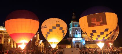 «Evening radiance of balloons on Mikhaylovskaya» shaw in Kiev