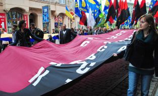 Участники празднования Дня героев во Львове