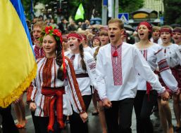 Участники празднования Дня героев во Львове