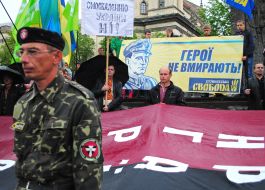 Участники празднования Дня героев во Львове