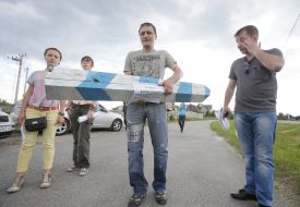 The protesters set a border post