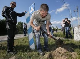 The protesters set a border post