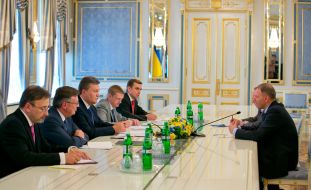 Jacek Protasiewicz and Viktor Yanukovich