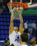 Артур Дроздов зрізає сітку