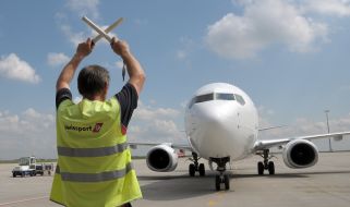 Manager start taking the platform a Boeing 737-800NG