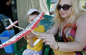 Spectators view model airplanes