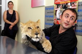 Emanuele Farina with lion