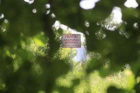 Sign saying "Warning! Alarm site"