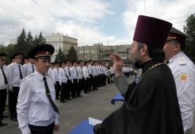 The priest sign of the cross graduate