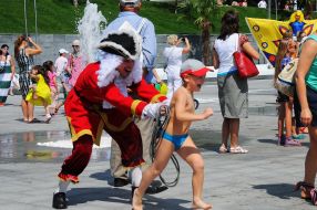 An animator entertains children 
