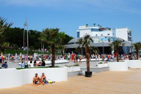 Embankment on the Lanzheron beach