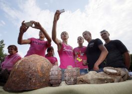 The exhibition of excavated items and weapons