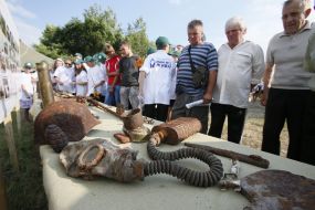 The exhibition of excavated items and weapons