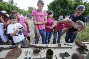The exhibition of excavated items and weapons