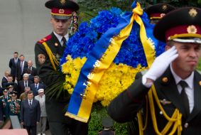 Церемония возложения цветов