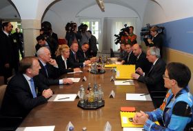 Nikolay Azarov and Jean-Claude Juncker