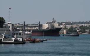 Берег бухты в Севастополе