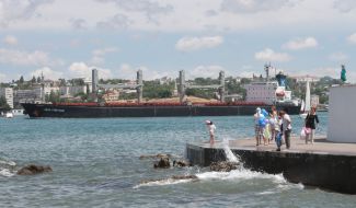 Берег бухты в Севастополе
