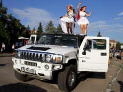 Учасниці параду наречених