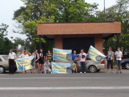 Участники митинга