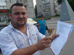 Леонид Разинков собирает подписи