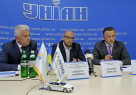 Dmitriy Oleynik, Dmitriy Svyatash and Andrey Antonyuk