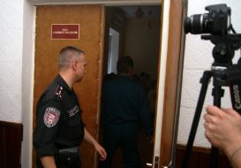 Вход в зал судебных заседаний