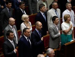 The deputies sing Hymn of Ukraine