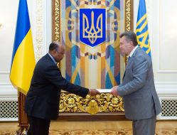 Mario Saraiva Ngwenya and Viktor Yanukovich
