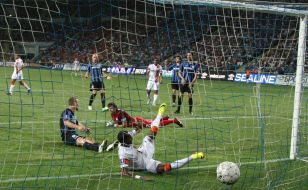 Игровой момент матча