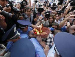 Clashes between police and picketers