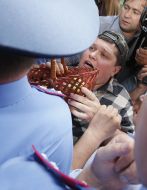 Clashes between police and picketers