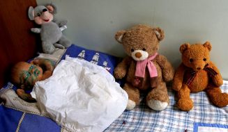 Кровать с игрушками