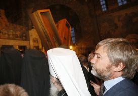 Vadim Novinsky near the Cross of St. Andrey