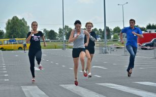 Участники "Забега на шпильках"