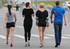 Участники "Забега на шпильках"