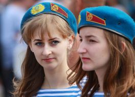 Девушки